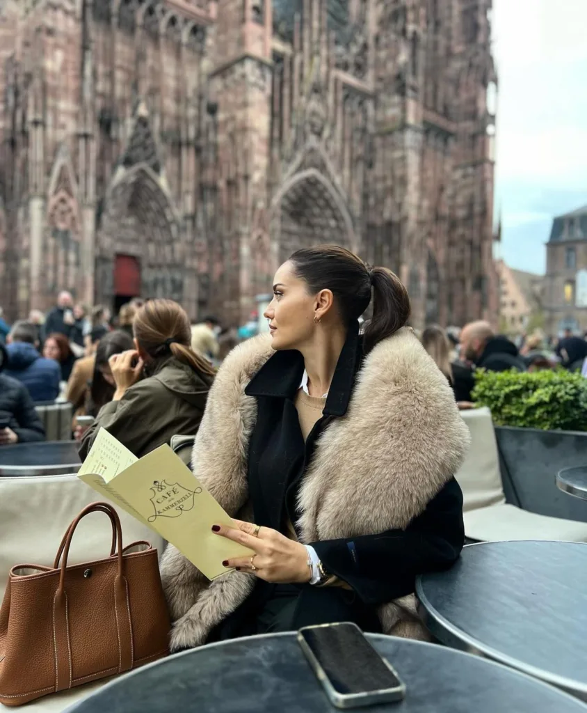 Fahriye Evcen'in Tatil Kombini Eleştirildi: Kürk Gerçek mi?