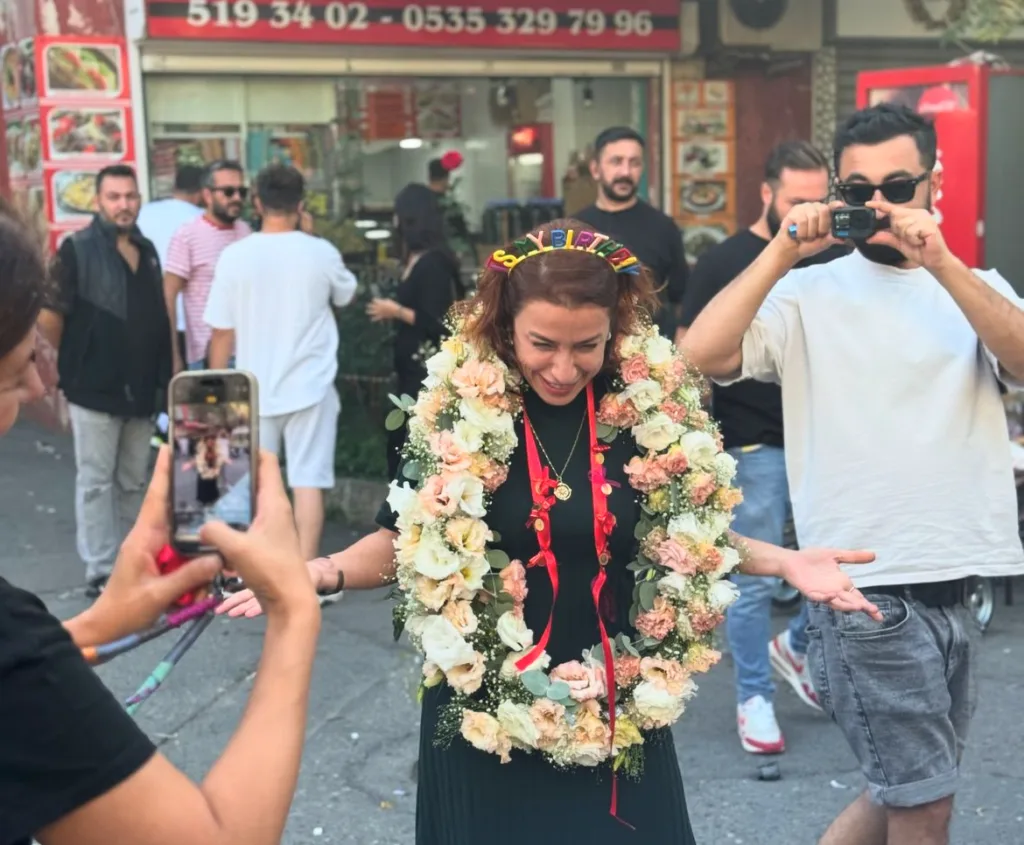 Pelin Akil Yalı Çapkını Ekibine Gözyaşlarıyla Veda Etti