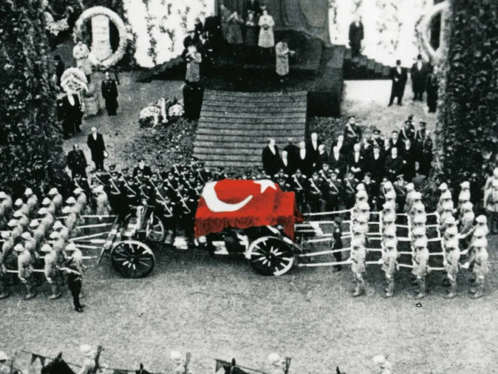 Dolmabahçe'de Duran Zaman: Atatürk'ün Son 1,5 Günü