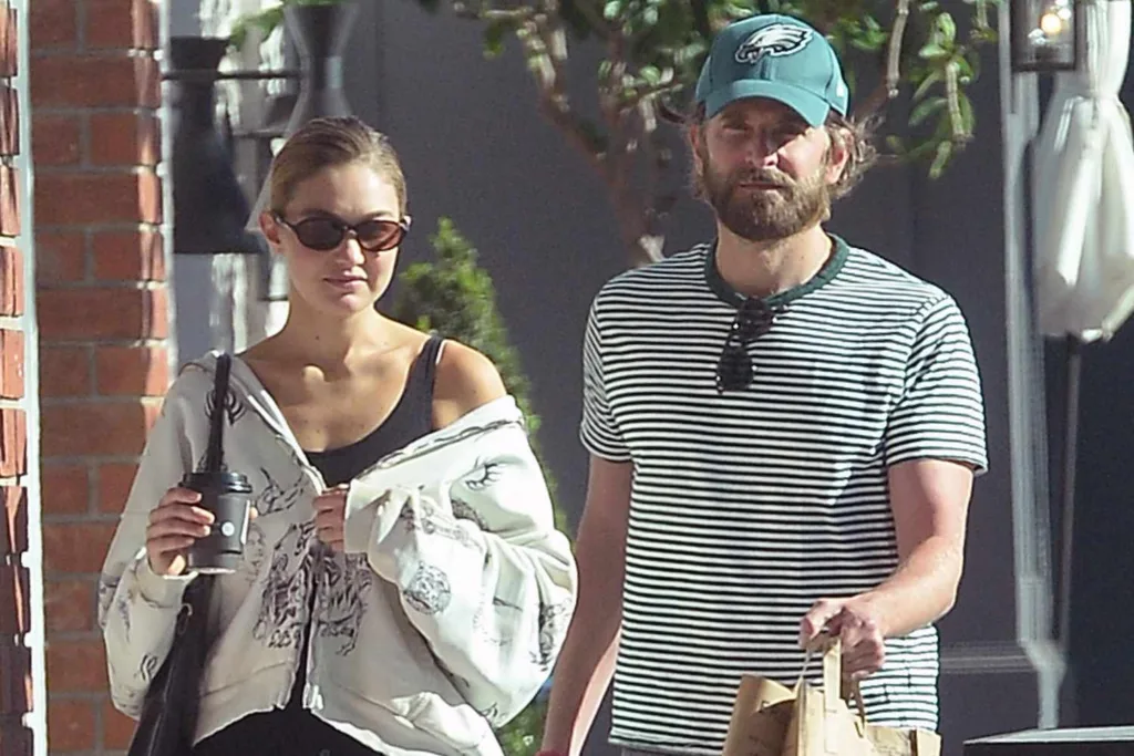 Bradley Cooper ve Gigi Hadid Broadway’de Romantik Bir Akşam Geçirdi