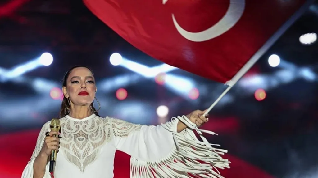 Ebru Gündeş’e Yönelik İddialara Sinan Akçıl’dan Sert Tepki