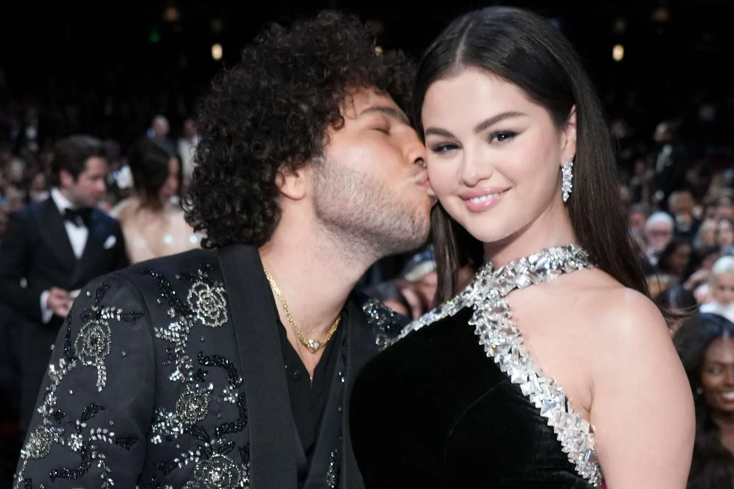 Selena Gomez’den Benny Blanco’ya Destek: En Seksi Adam Yarışmasında Yanındayım!