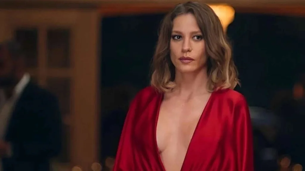 'Aile' Dizisiyle Uluslararası Başarı: Serenay Sarıkaya'ya Büyük Ödül