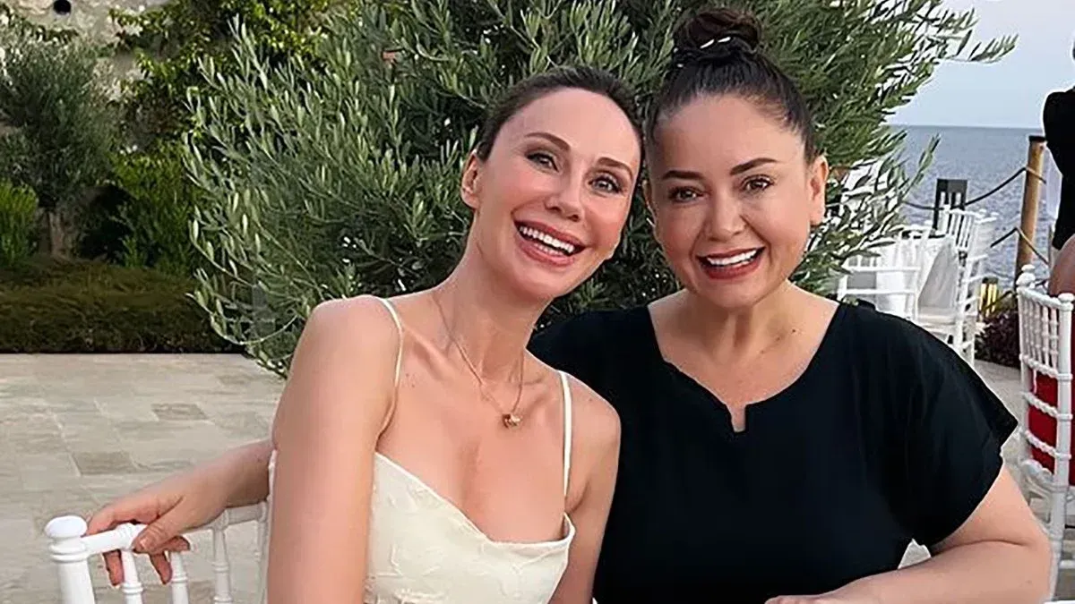 Demet Şener ve Sibel Taşçıoğlu, ‘Kızılcık Şerbeti’ Setinde Buluştu