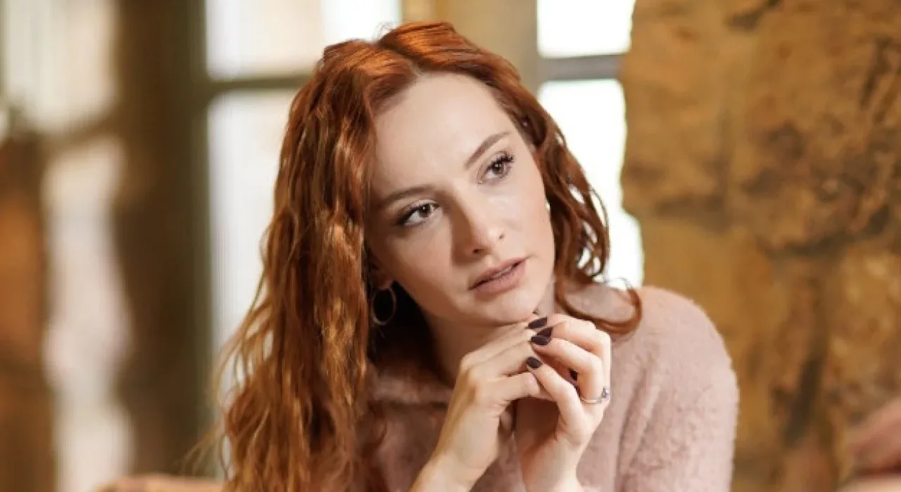 Başak Gümülcinelioğlu Cannes’da Tarih Yazdı: Hem Hamile Hem Kırmızı Halıda