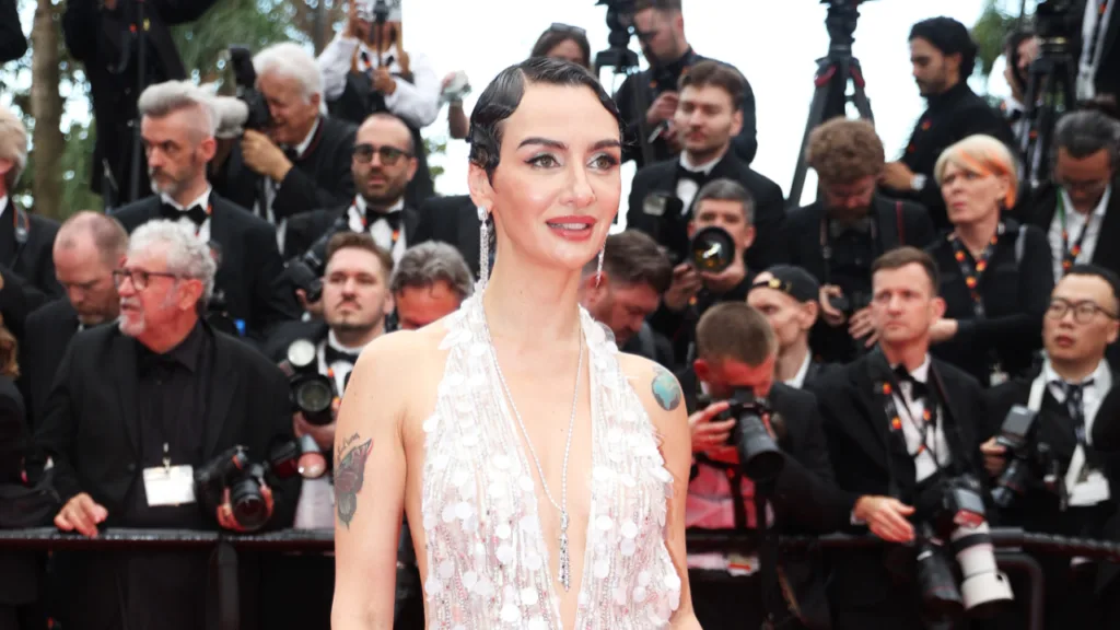 Birce Akalay Cannes'da Göz Kamaştırdı!