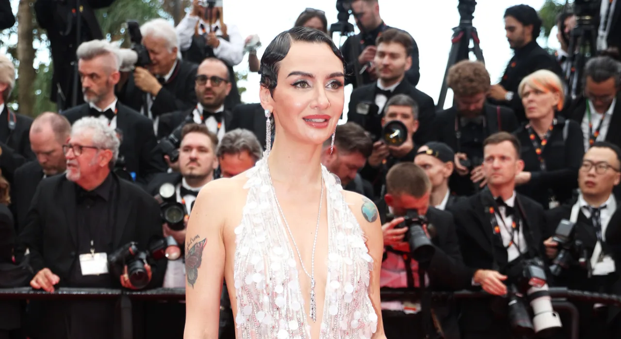 Birce Akalay Cannes'da Göz Kamaştırdı!