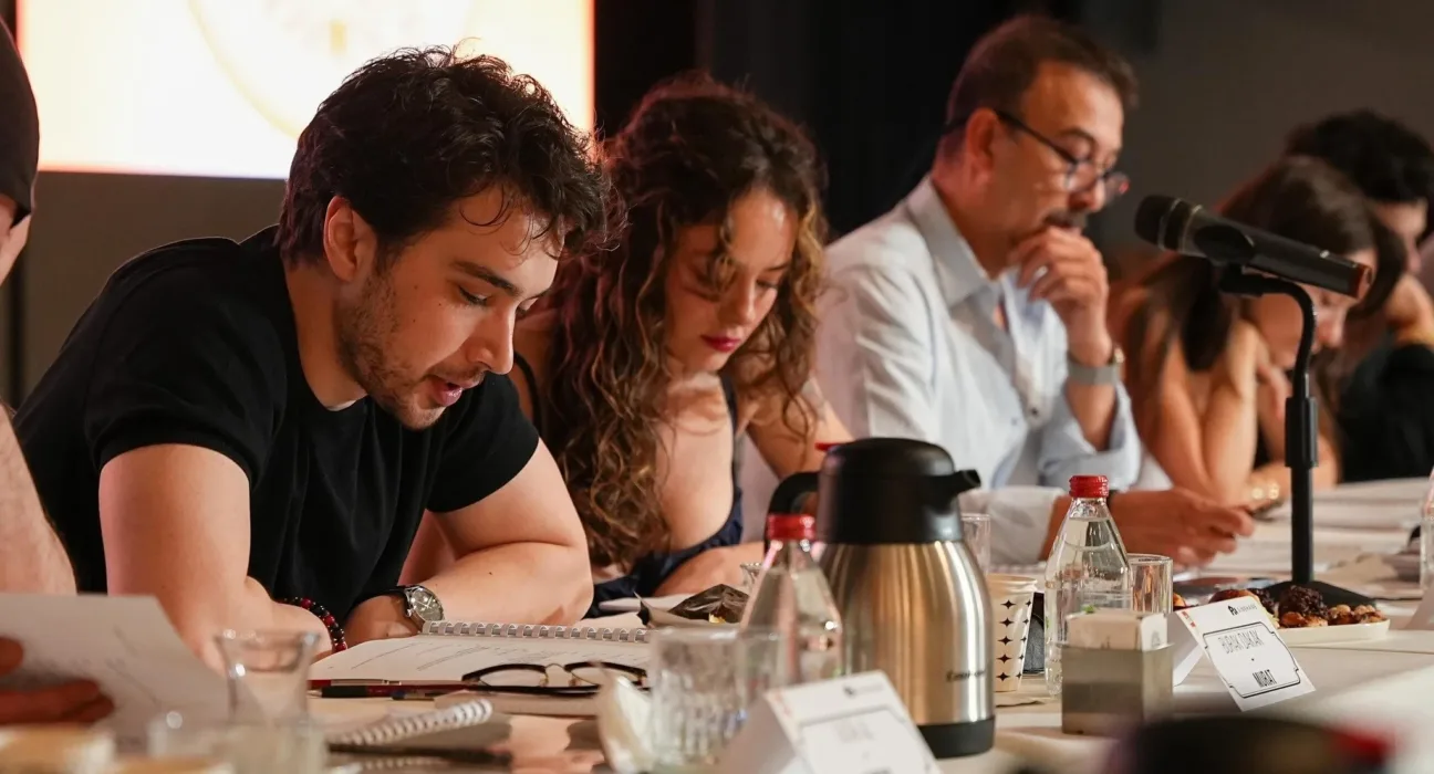 Burak Dakak ve Buse Meral'den Yeni Dizi: "Aile Saadeti" ile Ekranlara Sıcak Bir Dokunuş Geliyor