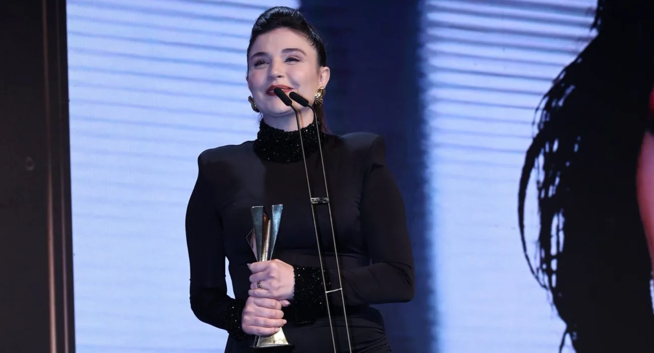 Gonca Vuslateri’den Filistinli Küçük Şeyma’ya: “Bu, Boynumun Borcu Olsun”