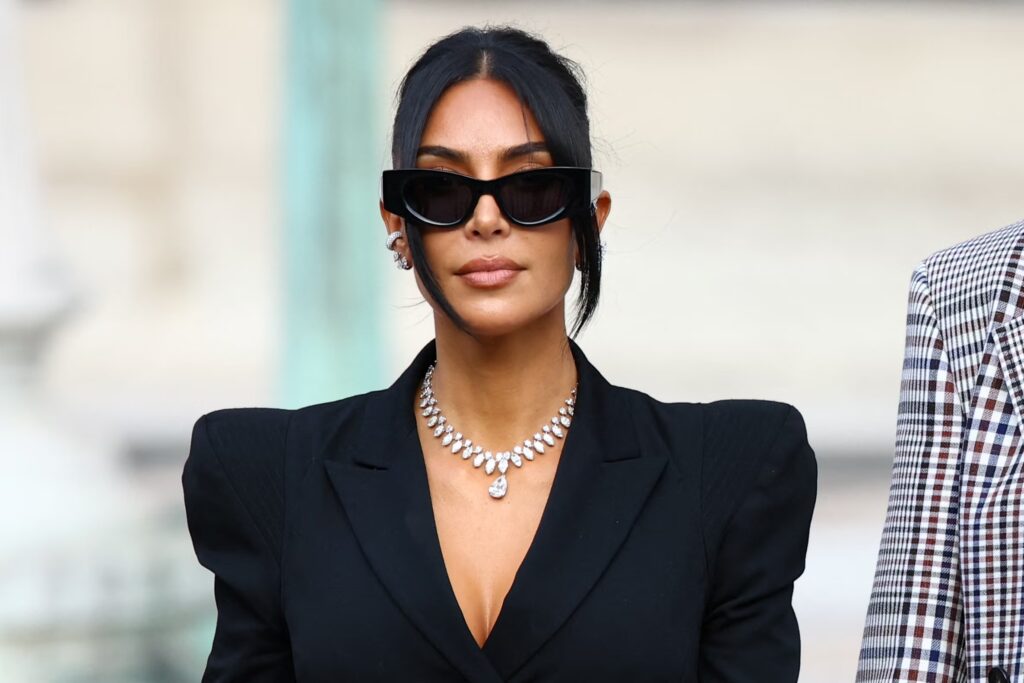 Kim Kardashian Hukuk Eğitimini Tamamladı ve Baro Sınavına Hazırlanıyor