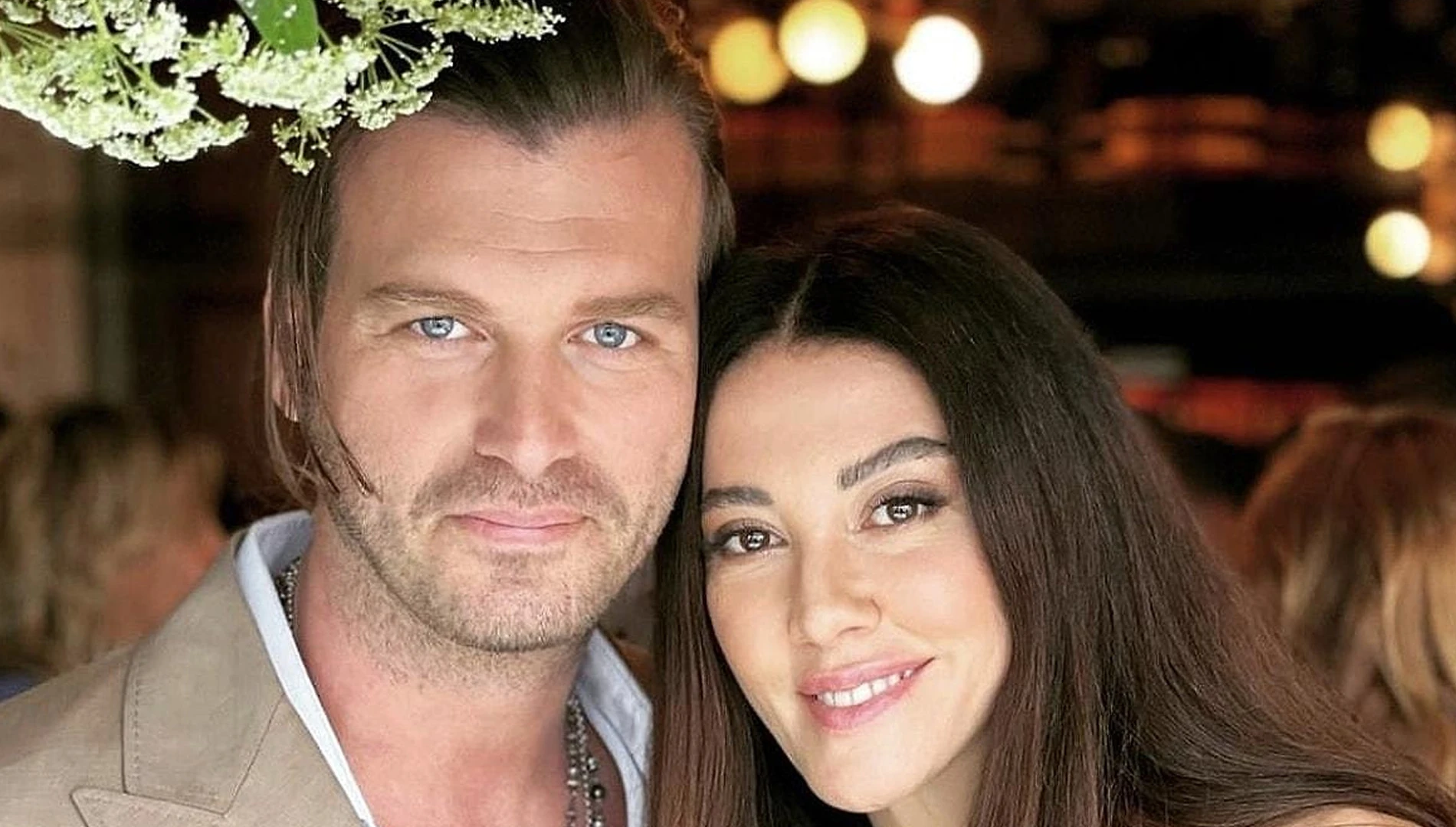Kıvanç Tatlıtuğ ve Başak Dizer'den Barselona'da Aşk Dolu Kare