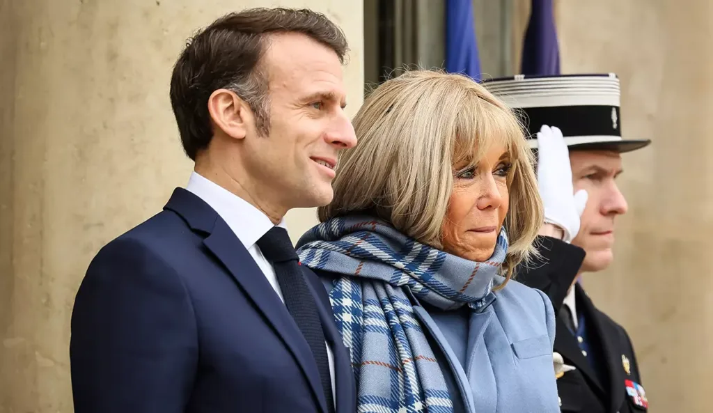 Macron Çiftinin Uçaktaki Tokat Krizi: Aşk mı, Gerginlik mi?