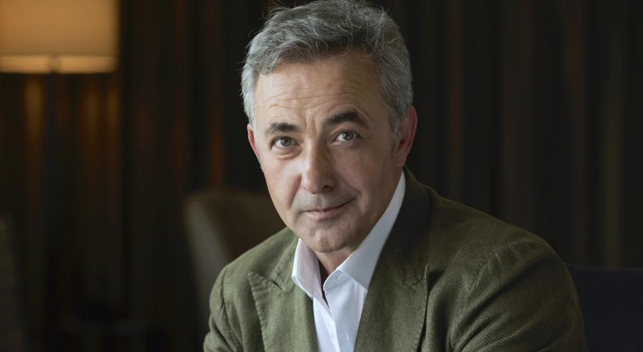Mehmet Aslantuğ Yeni Aşkıyla Gündemde: Psikolog Canan Şahin’le Romantik Anlar!