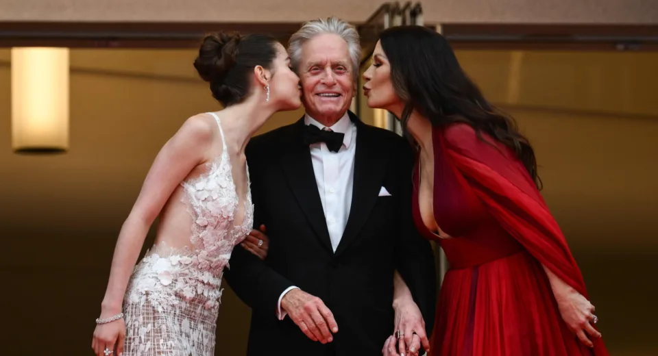 Michael Douglas ve Catherine Zeta-Jones'un Kızı Carys Üniversiteden Mezun Oldu