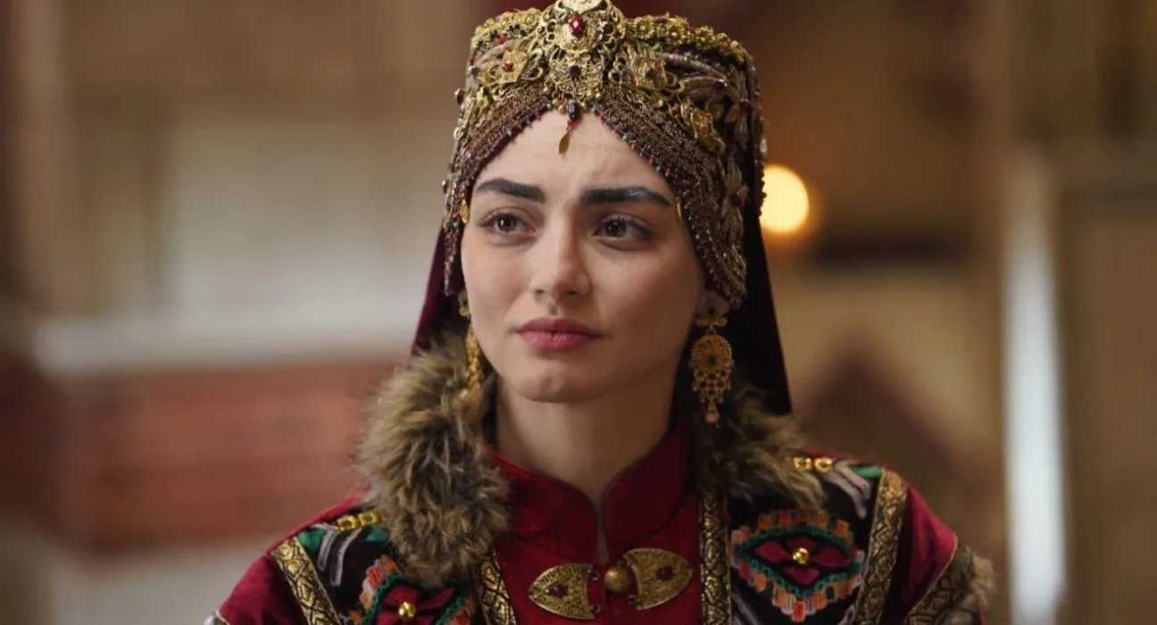 Özge Törer, “Yılın En İyi Kadın Dizi Oyuncusu” Ödülünü Kazandı!