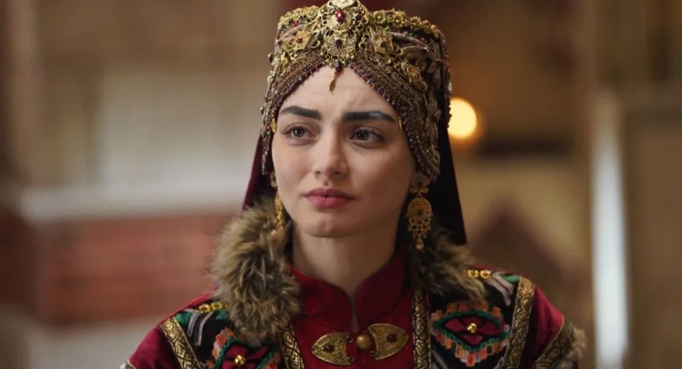 Özge Törer, “Yılın En İyi Kadın Dizi Oyuncusu” Ödülünü Kazandı!