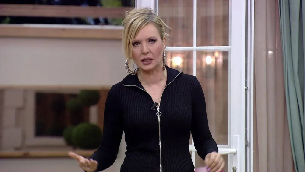 Seda Akgül’ün Yeni Mesleği Şaşkınlık Yarattı: Tarot Falına Başladı!