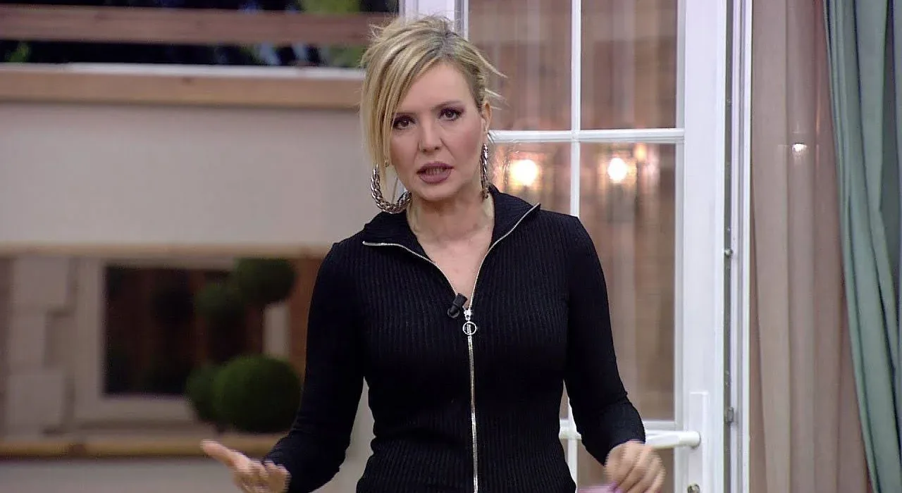 Seda Akgül’ün Yeni Mesleği Şaşkınlık Yarattı: Tarot Falına Başladı!