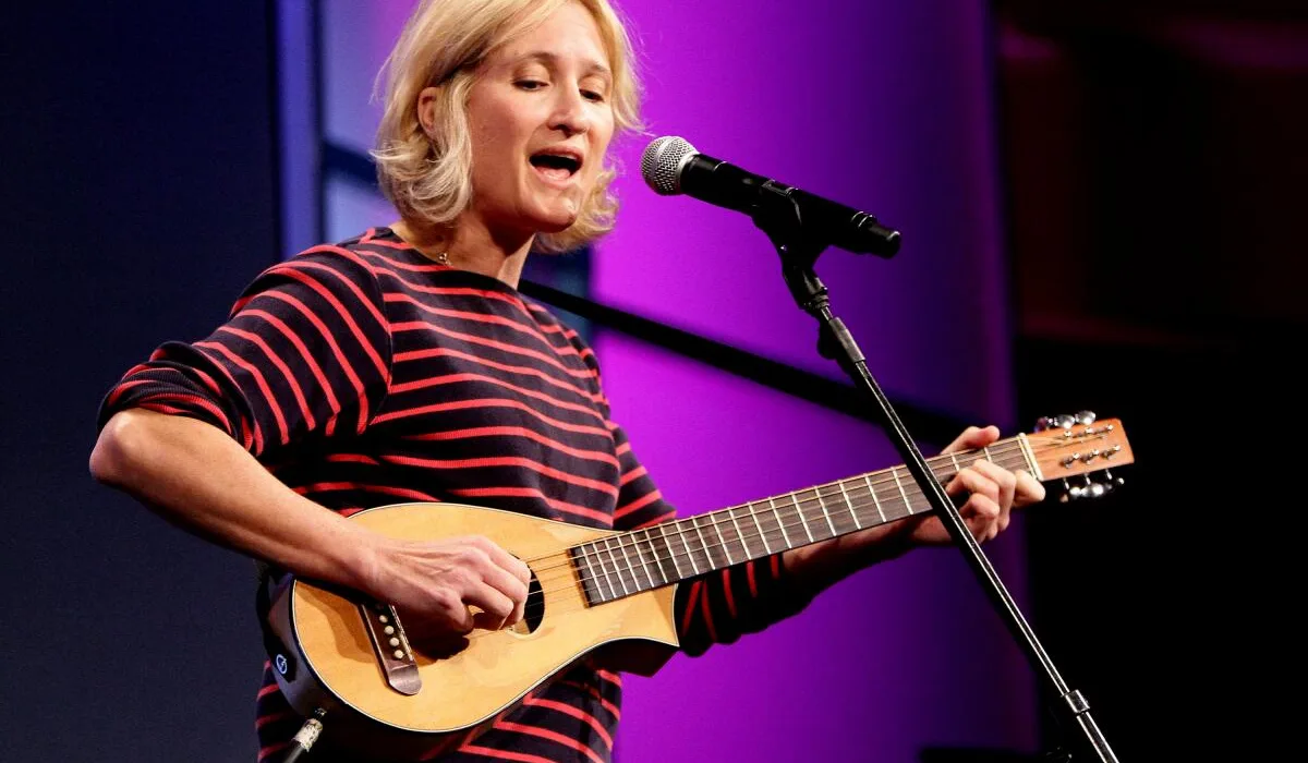 Ünlü Şarkıcı Jill Sobule Evinde Çıkan Yangında Hayatını Kaybetti