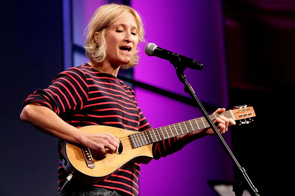Ünlü Şarkıcı Jill Sobule Evinde Çıkan Yangında Hayatını Kaybetti