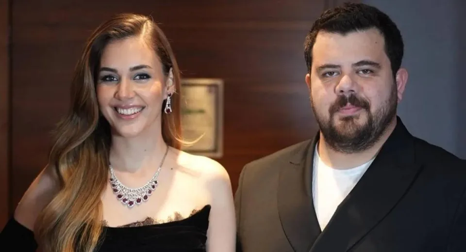 Berfu Yenenler’den Şok İtiraf: Paris Tatilinde 300 Euro’ya Dolandırıldık!