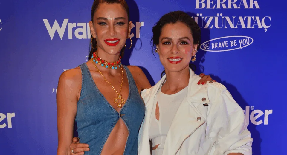 Berrak Tüzünataç ve Özge Özpirinçci, Bodrum'da Yaza Merhaba Dedi!