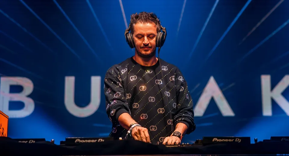 Burak Yeter’den Guinness Rekorlar Kitabı’na Tarihi DJ Performansı
