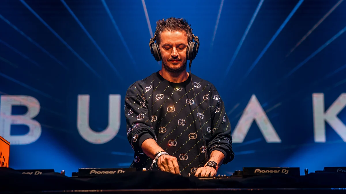 Burak Yeter’den Guinness Rekorlar Kitabı’na Tarihi DJ Performansı