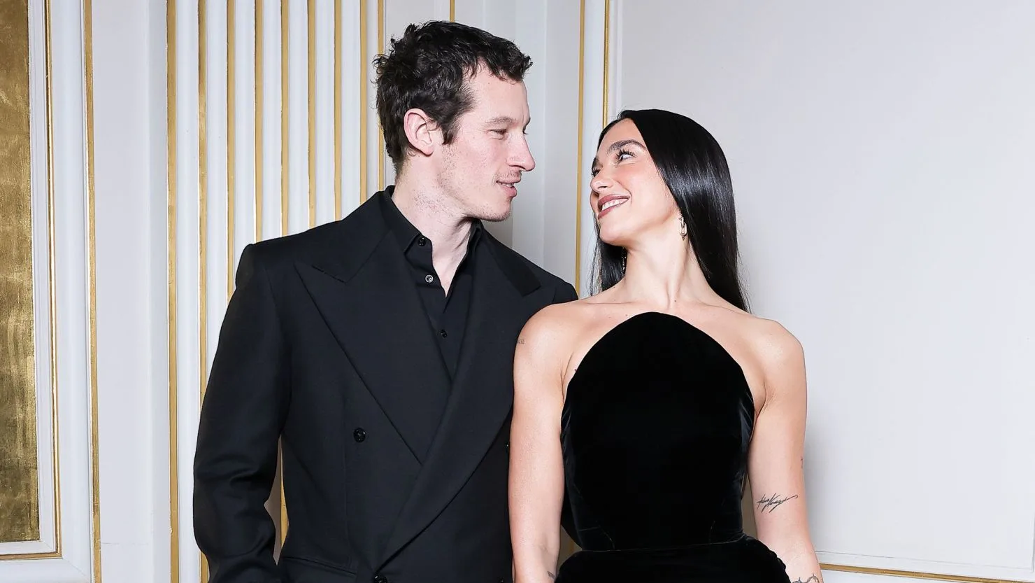 Dua Lipa ve Callum Turner’dan Büyük Sürpriz: Nişanlandılar!