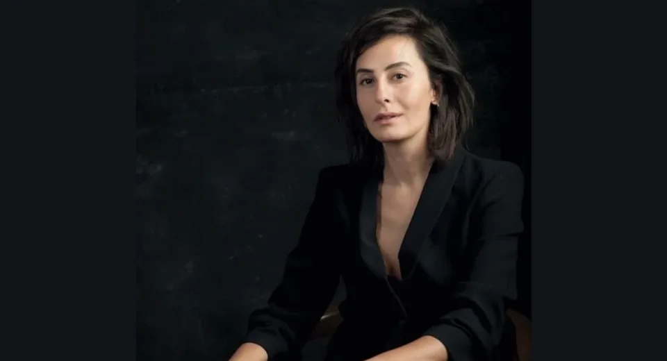 “Gözyaşı Kraliçesi” Dizisinde Sürpriz İsim: Senan Kara, Hande Erçel’in Annesi Rolünde!