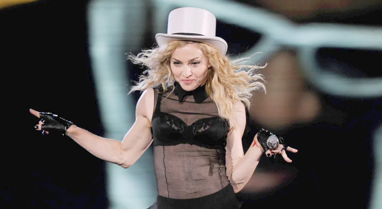 Madonna’nın Gece Yarısı Sürprizi: Metropolitan Müzesi’nde Sessiz Bir Moda Yolculuğu
