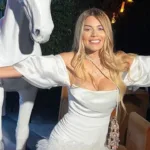 Hakan Altun “Sevdim Sevdim” Şarkısıyla Yaz Konserlerine Damgasını Vuruyor