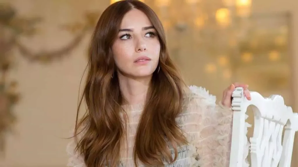 Özge Gürel’e İtalya’dan “Uluslararası Yıldız” Ödülü
