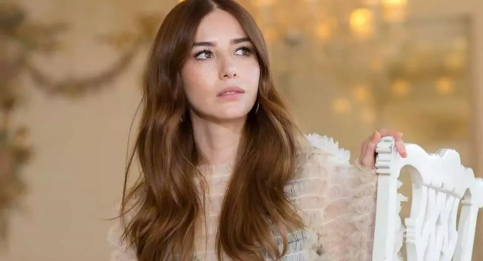 Özge Gürel’e İtalya’dan “Uluslararası Yıldız” Ödülü