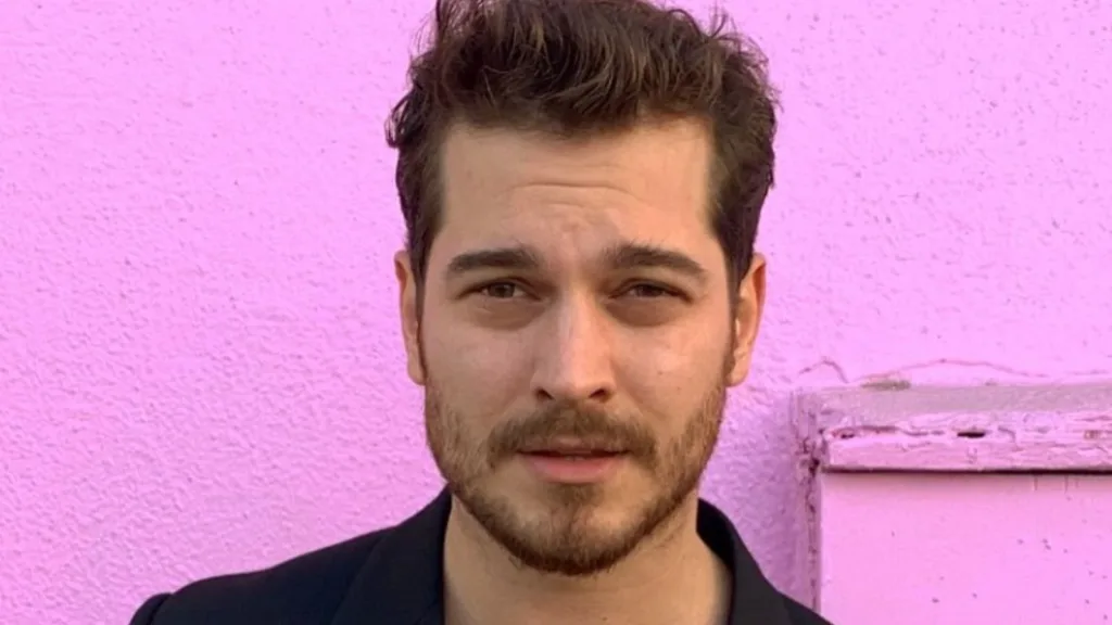 Poll Films’ten Yeni Proje Bombası: Çağatay Ulusoy “Uykusuz Adam” ile Geliyor