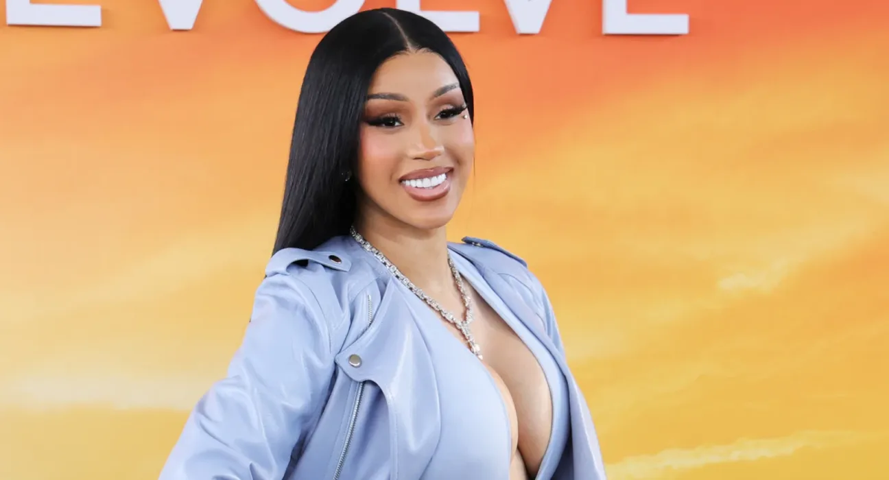 Cardi B'ye Mikrofon Fırlatma Davası: İki Yıl Sonra Gelen Suçlama Gündemde