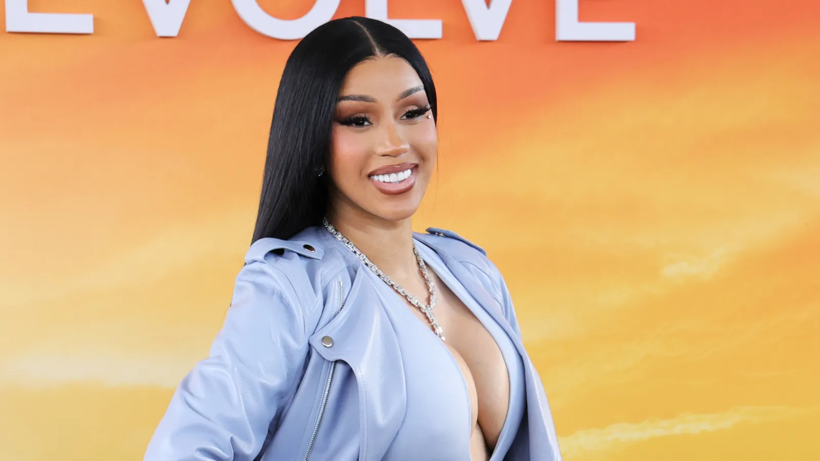 Cardi B'ye Mikrofon Fırlatma Davası: İki Yıl Sonra Gelen Suçlama Gündemde