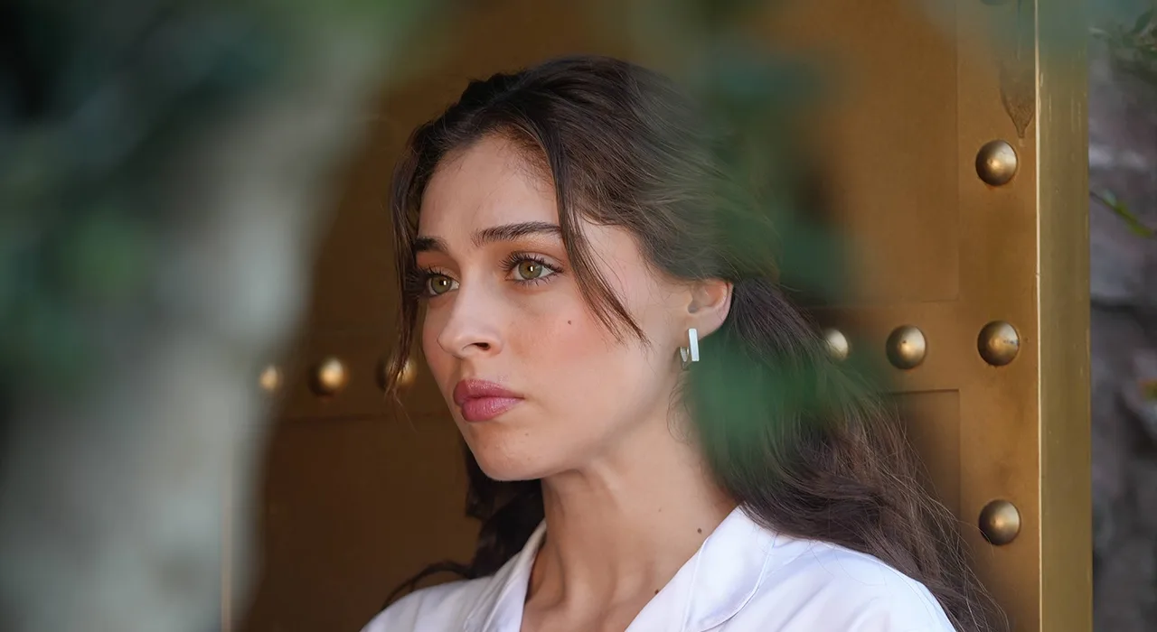 Cemre Baysel, Bodrum’da Durgun Haliyle Gündem Oldu!