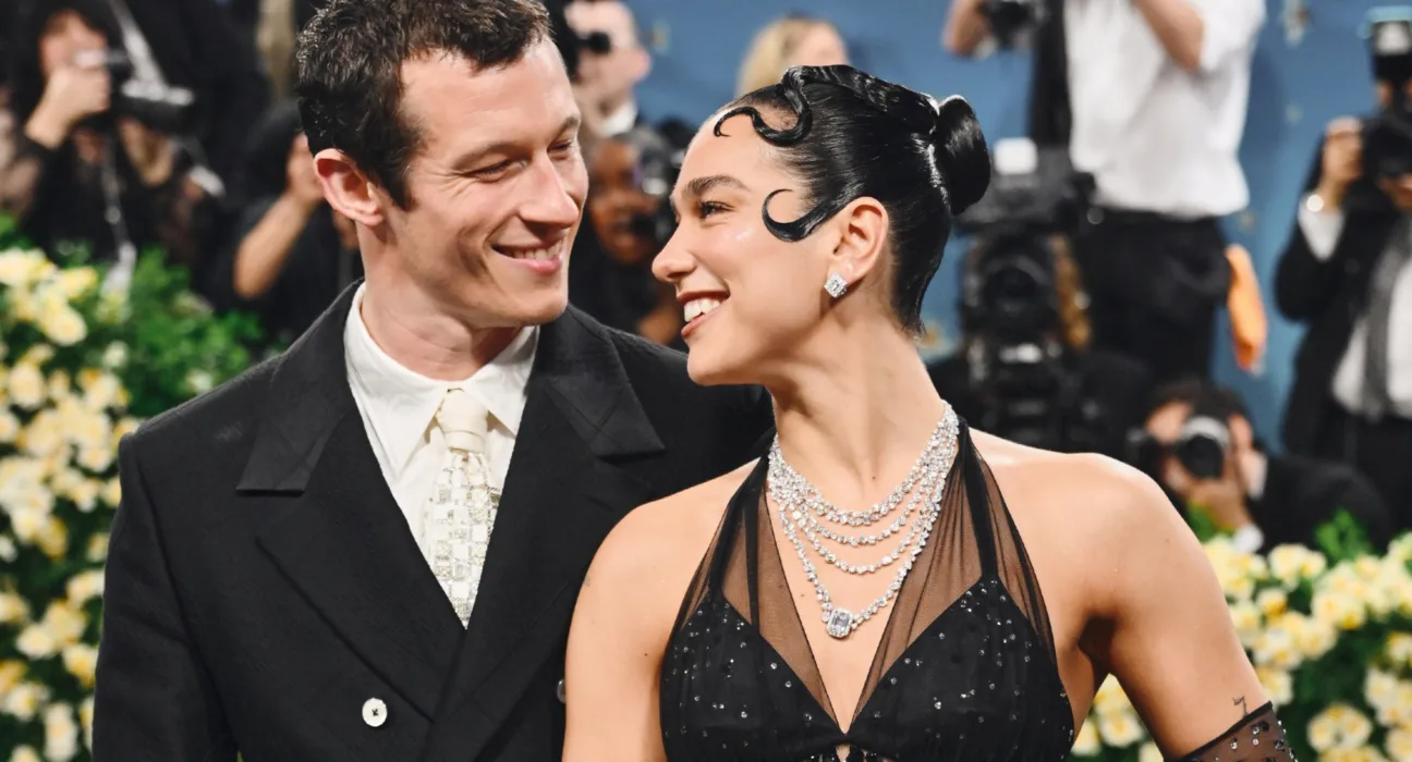 Dua Lipa ve Callum Turner’dan İtalya’da Masalsı Aşk Kaçamağı!