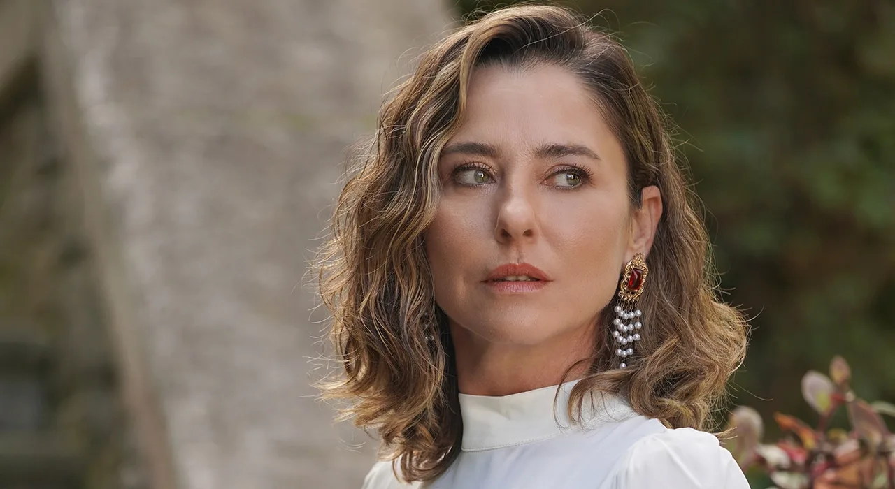 Ece Uslu Tatilde Talihsiz Bir Kaza Geçirdi: “Çivi Gibi Yere Çakıldım”
