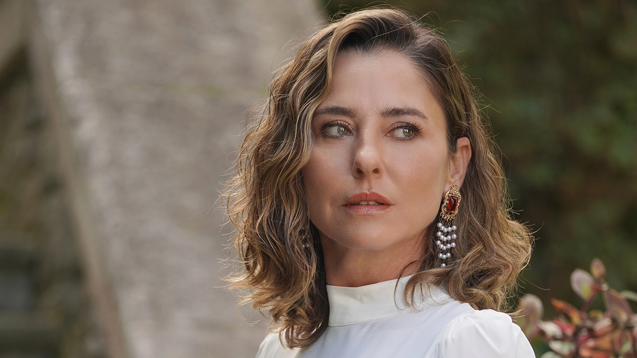 Ece Uslu Tatilde Talihsiz Bir Kaza Geçirdi: “Çivi Gibi Yere Çakıldım”