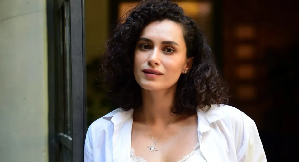 Hande Doğandemir “Kıskanmak” Dizisiyle Ekranlara Geri DönüyorHande Doğandemir “Kıskanmak” Dizisiyle Ekranlara Geri DönüyorHande Doğandemir “Kıskanmak” Dizisiyle Ekranlara Geri Dönüyor