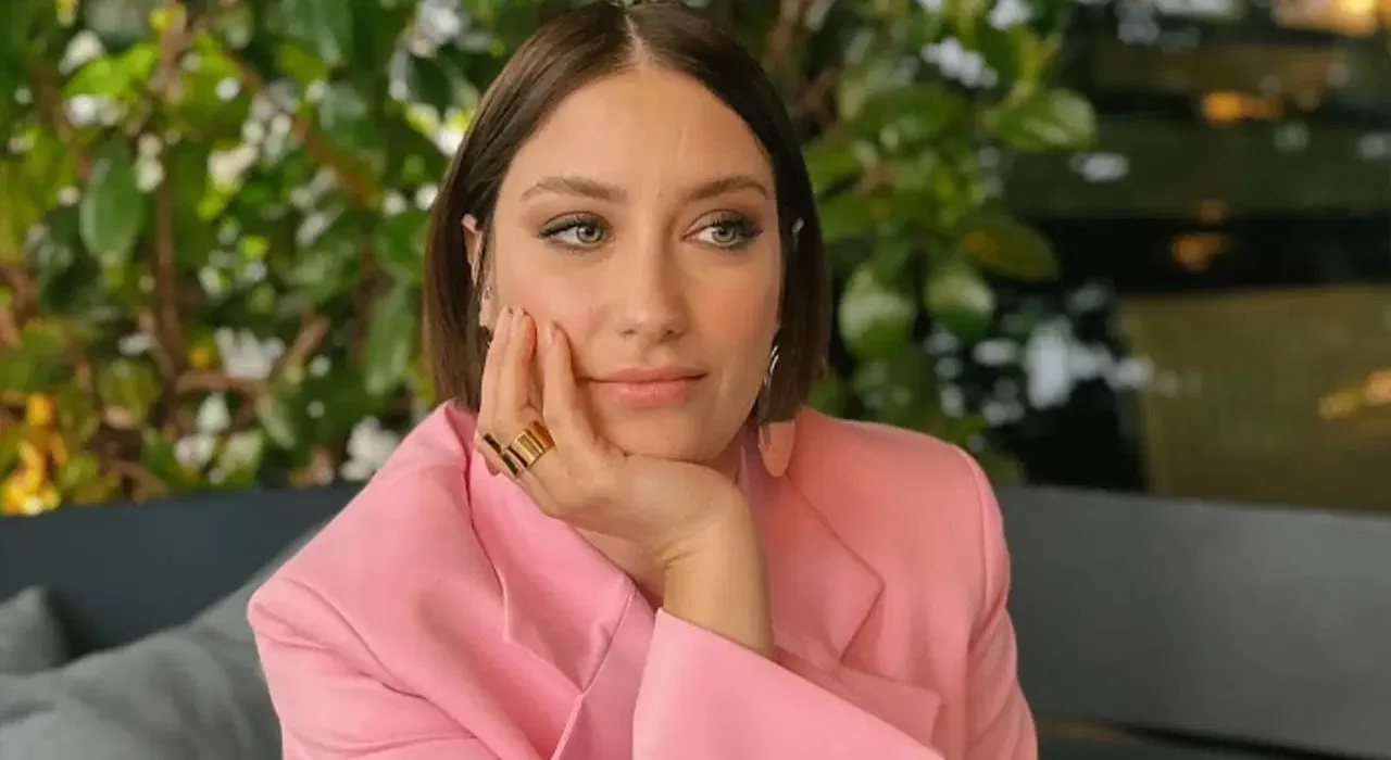 Hazal Kaya Sarıya Büründü: Yeni İmajıyla Sosyal Medyayı Salladı