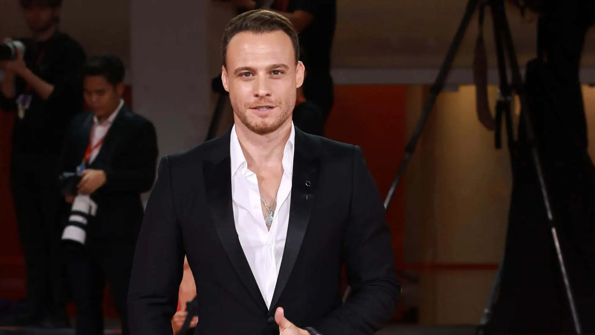 Kerem Bürsin “Çarpıntı”yla Geri Dönüyor: Sezonun En Güçlü Dönüşü!