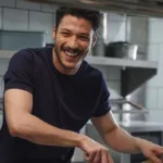 Akın Akınözü, Yeni Dizisi Veliaht İçin Kolları Sıvadı: Tamirhanede Rolüne Hazırlanıyor!