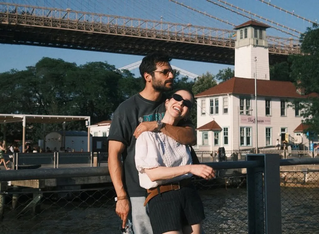 Özge Gürel ve Serkan Çayoğlu'ndan Romantik Yıldönümü Kutlaması! Evliliklerinde 3. Yıl
