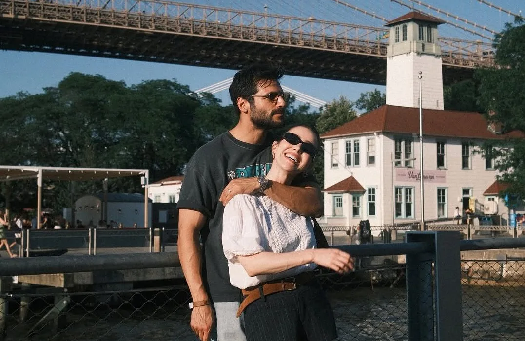 Özge Gürel ve Serkan Çayoğlu'ndan Romantik Yıldönümü Kutlaması! Evliliklerinde 3. Yıl