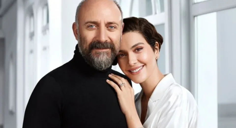 Bergüzar Korel, Yeni Yaşına Halit Ergenç’in Öpücükleriyle Girdi