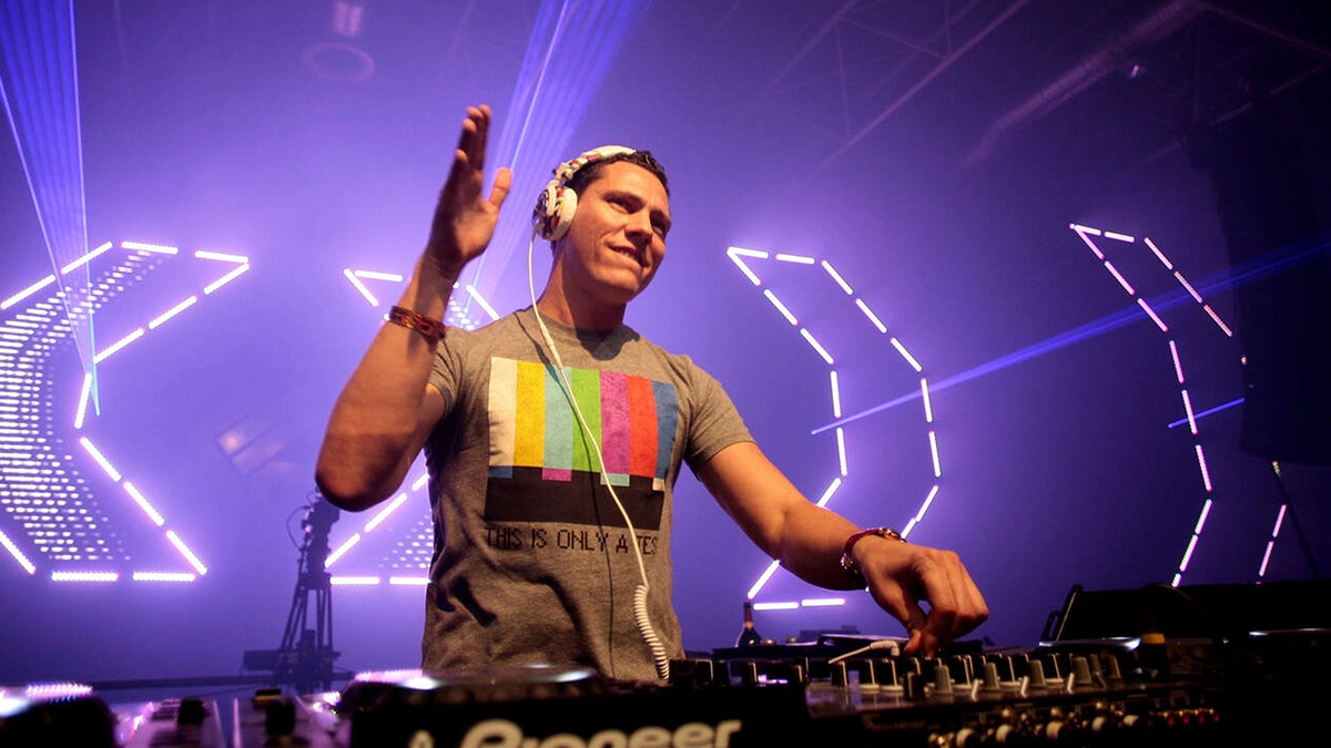DJ Tiesto, Kıbrıs’ta Elektronik Müzik Tutkunlarını BüyülediDJ Tiesto, Kıbrıs’ta Elektronik Müzik Tutkunlarını Büyüledi