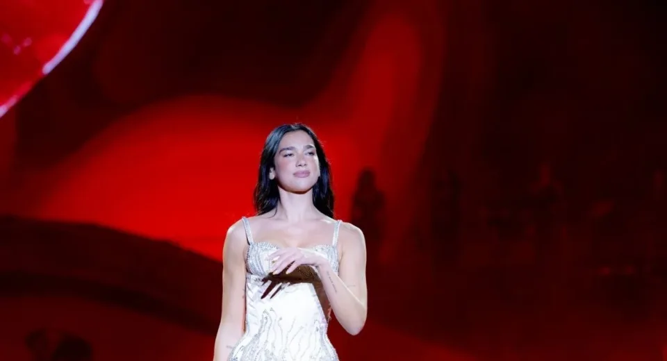 Dua Lipa, Kosova Vatandaşlığını Resmen Aldı